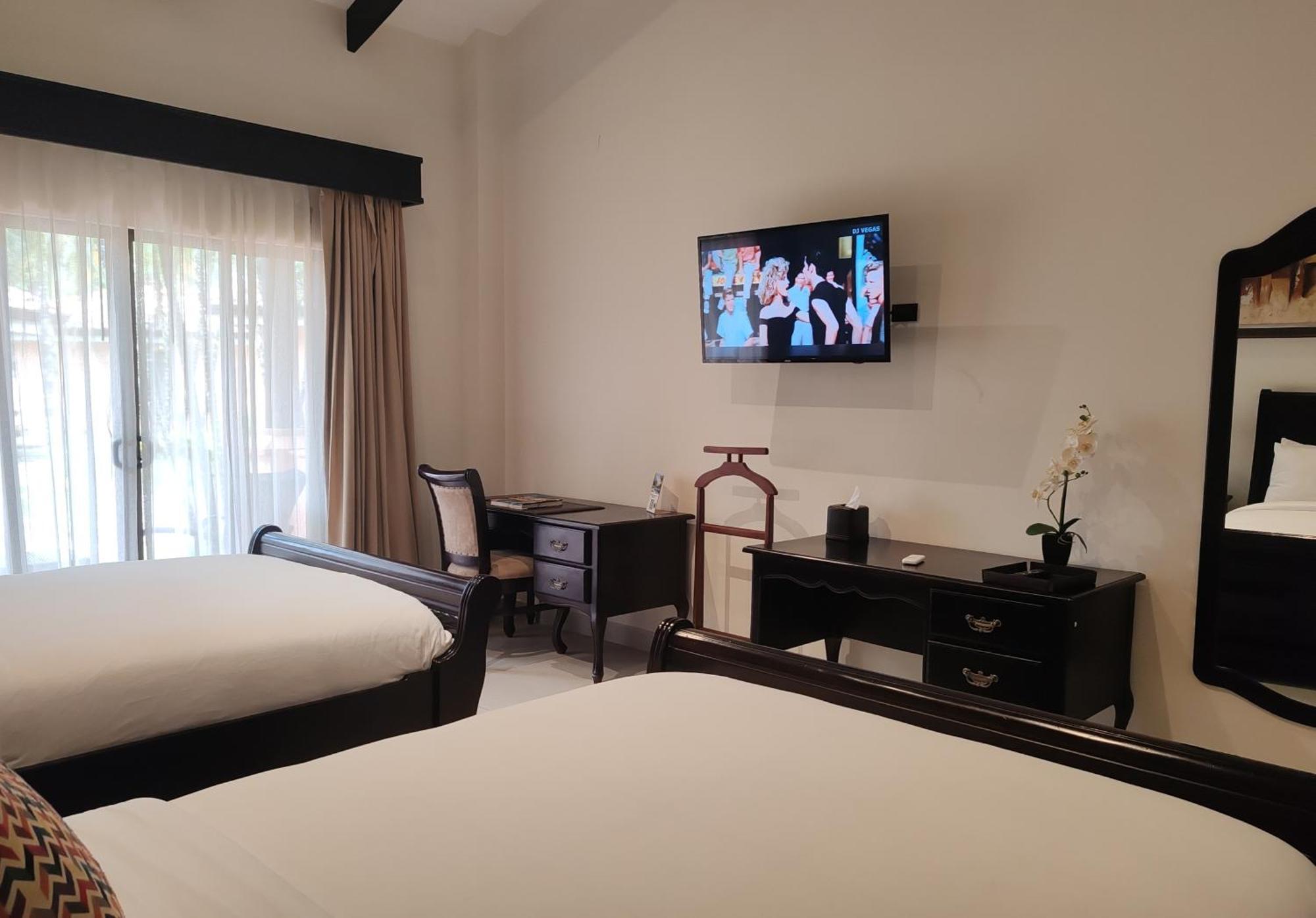 Marenaz Oceanfront Resort Естерільос-Есте Екстер'єр фото