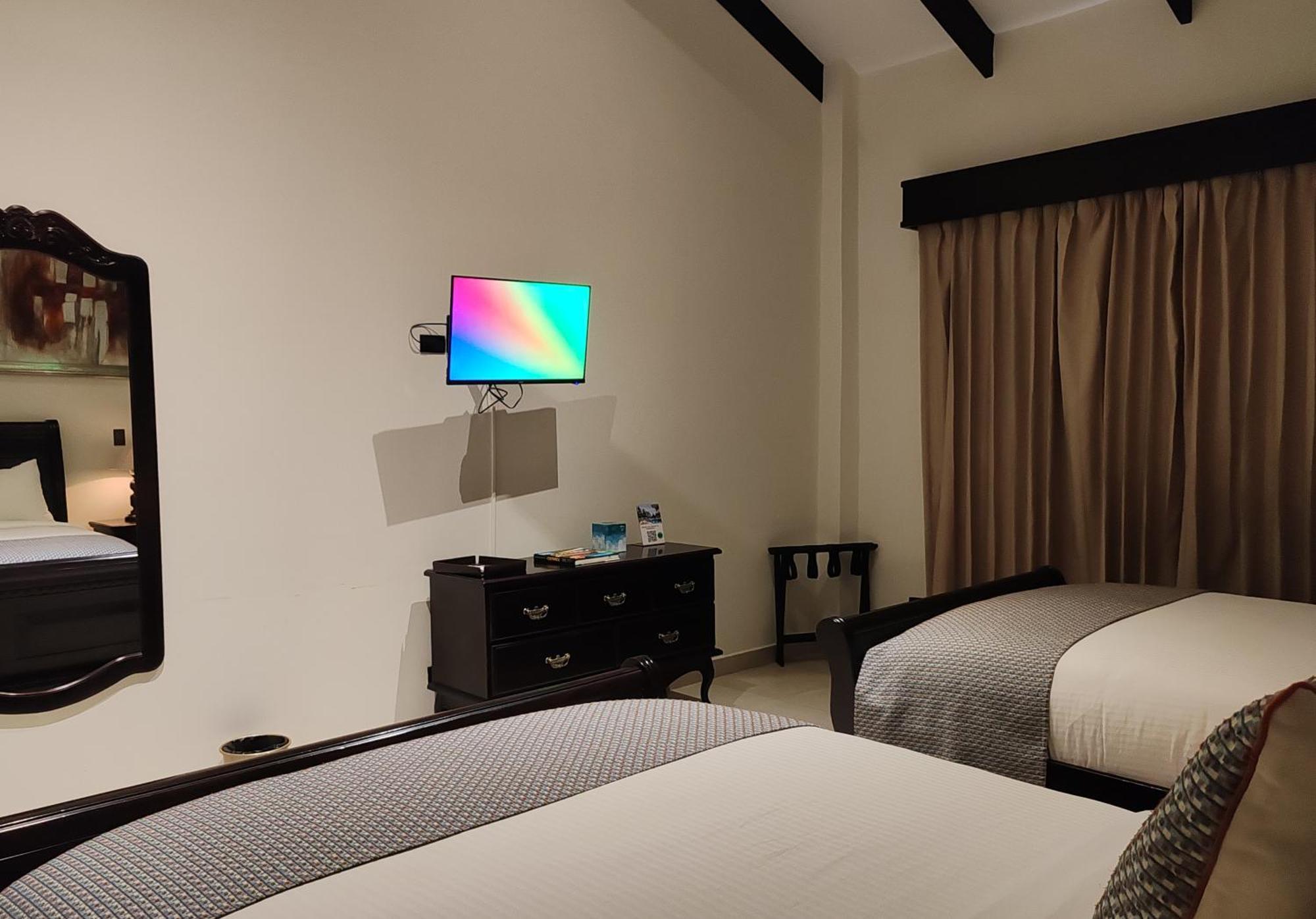Marenaz Oceanfront Resort Естерільос-Есте Екстер'єр фото